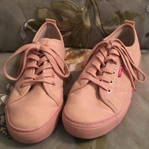 Levi’s Rose Pink Sneakers